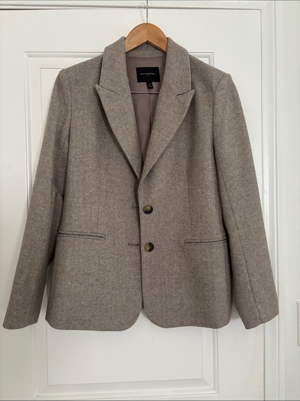 Banana Republic women’s Taupe Wool-Blend suit